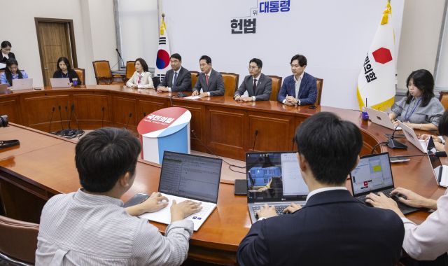 국민의힘 장동혁 대표가 2일 국회에서 추석 연휴를 앞두고 가진 기자간담회에서 발언하고 있다. 연합뉴스