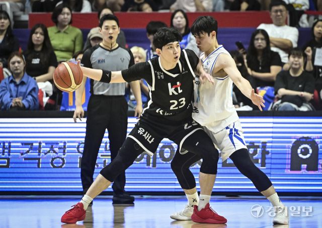 프로농구 KT, 삼성에 74-66으로 승리해 단독 선두 [포토뉴스]
