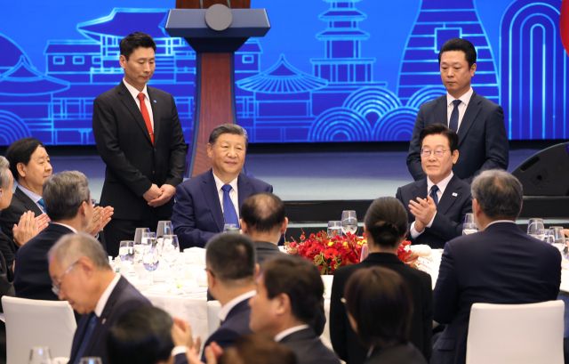 이재명 대통령과 시진핑 중국 국가주석이 1일 경주 한 호텔에서 열린 국빈만찬에 참석해 있다. 연합뉴스