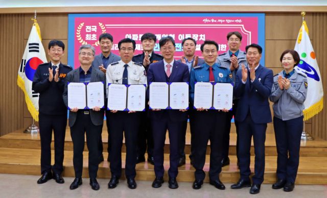 안산소방서가 배터리화재 제로를 위해 국내 최초로 ‘안심충전소’를 아파트단지 내에 설치하기 위한 협약식을 지역 내 공공기관들과 맺었다. 안산소방서 제공