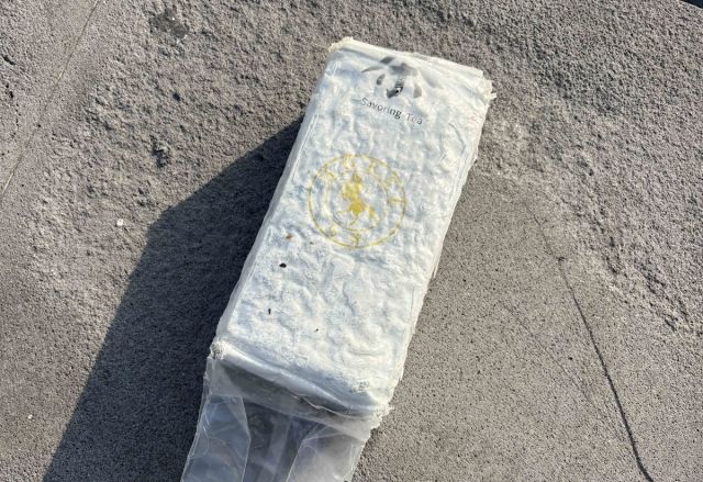 제주 용담포구에서 발견된 마약. ‘차’봉지로 위장돼 있고 겉면에는 ‘Savoring Tea’라고 적혀있다. 연합뉴스