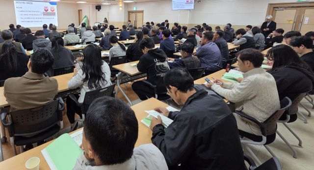 포천시가 농업기술보급사업 결과평가회를 열고 기후변화 대응 기술과 신품종 보급 성과를 공유하고 있다. 포천시 제공