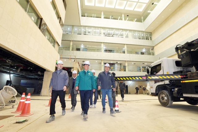 방세환 광주시장이 동절기를 앞두고 지역 내 주요 대형 공사현장을 방문해 특별점검을 실시했다. 광주시 제공