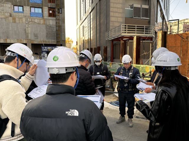 인천도시공사(iH)는 지난 10월14일부터 이달 11일까지 iH 본관 및 사업 현장에서 인천시 군·구 공무원과 iH 직원을 대상으로 ‘소규모주택정비사업 전문가 양성교육’을 했다. iH 제공