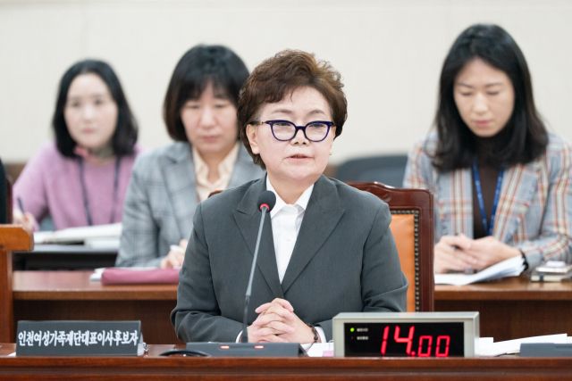 김정민 인천여성가족재단 대표이사 후보자가 인천시의회 인사청문회에서 발언하고 있다. 인천시의회 제공