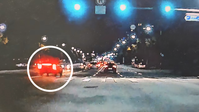 지난 11일 인천 서구 한 도로에서 30대가 몰던 음주 운전 차량(흰색 원)이 빠른 속도로 달리고 있다. 인천 서부경찰서 제공