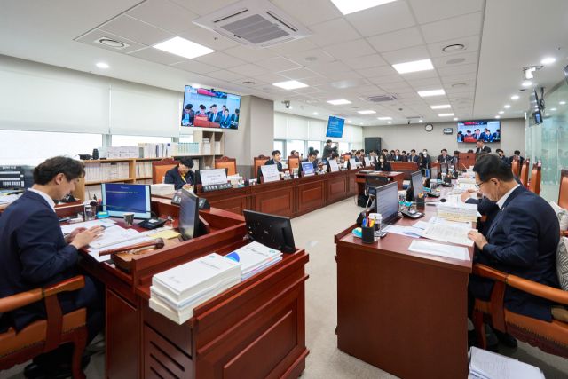 13일 경기도의회 상임위원회 회의실에서 2025년도 도의회 문화체육관광위원회의 체육 세 곳 단체에 대한 행정사무감사가 진행되고 있다. 경기도의회 제공
