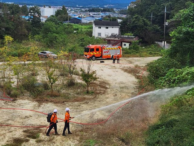 포천소방서가 ‘가을철 산불조심기간’으로 정하고 산불 발생 예방과 신속한 대응을 위한 종합대책을 추진하고 있다. 포천소방서 제공