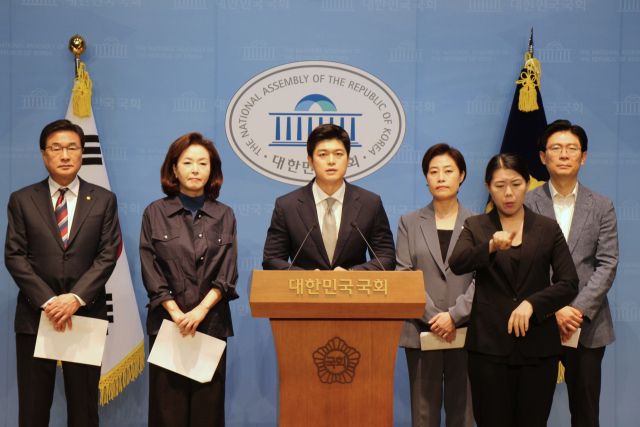 국민의힘 교육위원 6명(조정훈, 김대식, 김민전, 김용태, 서지영, 정성국). 김용태 의원실 제공