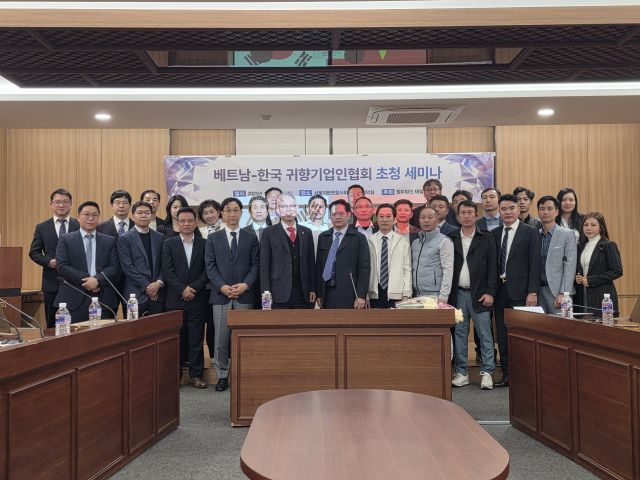 베트남-한국귀향기업인협회(VKREC) 회원들이 안산 에이스병원을 찾아 교류 간담회를 진행했다. 안산 에이스병원 제공