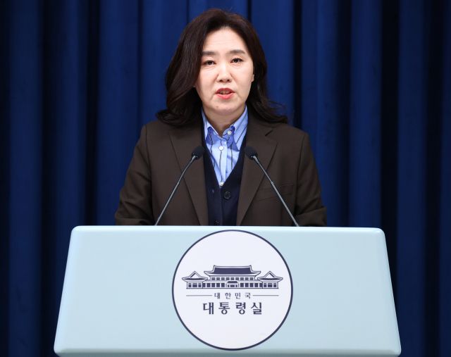 강유정 대변인이 11일 용산 대통령실에서 이날 오전 열린 국무회의 결과 브리핑을 하고 있다. 연합뉴스