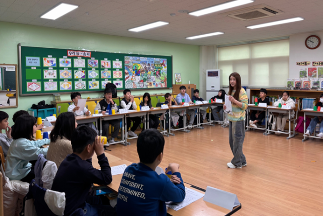 수원 고현초등학교가 4학년 학생들을 대상으로 ‘게임과몰입 예방을 위한 음악테라피 활동’을 진행했다, 고현초 제공