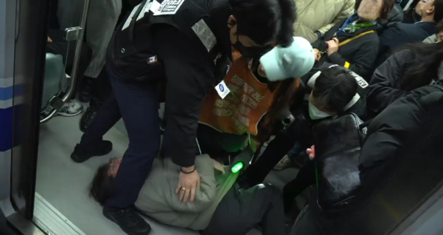 17일 전국장애인차별철폐연대 시위 장면. 전국장애인차별철폐연대 X(트위터) 캡처