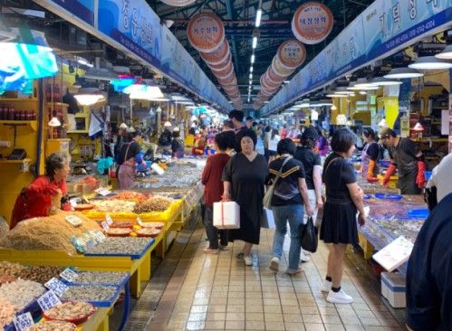 올해 추석 온누리상품권 환급행사 때 인천종합어시장 모습. 인천시 제공