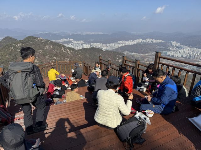 의정부시 수락산 기차바위 전망대. 의정부시 제공