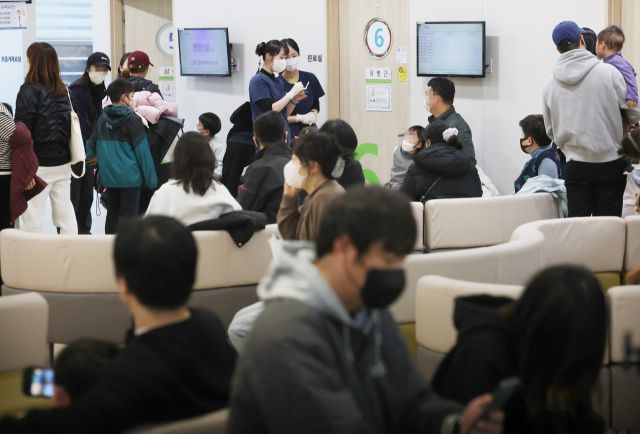 독감 유행에 따라 진료를 받기 위해 어린이들로 붐비는 병원. 연합뉴스