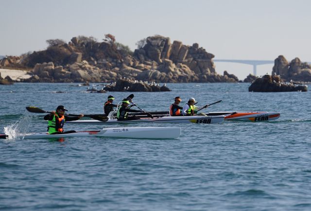 제2회 인천시 전국카누마라톤대회에 참여한 선수들이 열띤 레이스를 펼치고 있다. 인천시체육회 제공