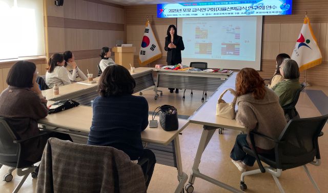 포천교육지원청이 자율선택급식 교육연구회 ‘포포 급식연구회’를 대상으로 직무 연수를 진행하고 있다. 포천교육지원청 제공