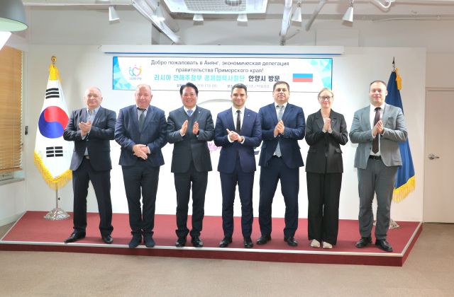 러시아 연해주 정부 경제협력사절단이 안양시를 방문해 상호 경제협력과 투자유치 방안을 논의했다. 안양시 제공