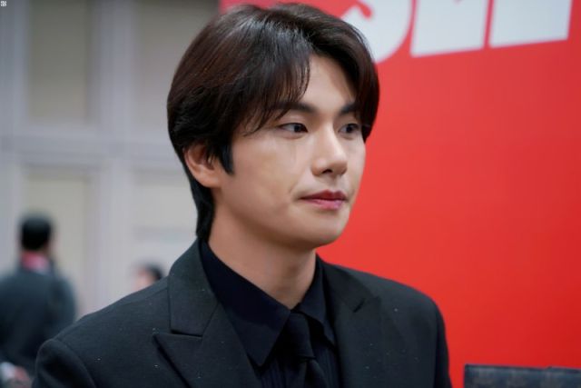 2024년 코엑스에서 열린 제60회 백상예술대상에 참석한 배우 이이경. 상영이엔티 제공