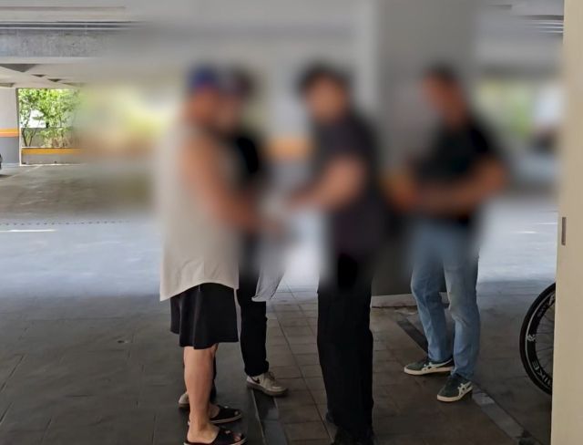 전국에서 2만여명이 넘는 취약계층을 상대로 불법 사채를 빌려주고 욕설·협박 등을 한 일당이 순차적으로 검거됐다. 사진은 일당 중 일부가 경찰에 붙잡히는 모습. 경기남부경찰청 제공