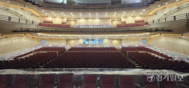 평택아트센터 내 1천318석의 좌석을 보유한 대공연장 모습. 윤동현기자