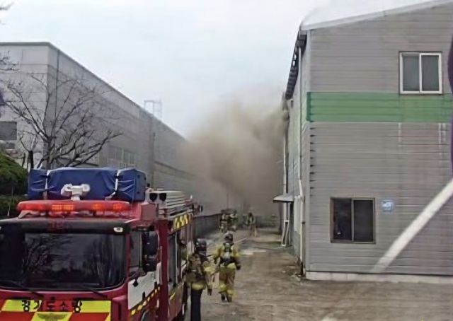 평택시 폐업 공장 화재 현장. 경기도소방재난본부 제공