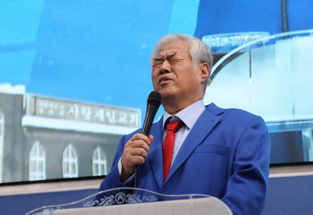 24일 서울 성북구 사랑제일교회에서 전광훈 목사가 국민 저항권 관련 특별 기자회견을 하고 있다. 연합뉴스