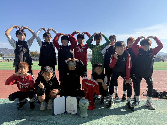 미추홀구스포츠클럽 축구 12세이하 전문선수부가 기념 사진을 찍고 있다. 인천시체육회 제공