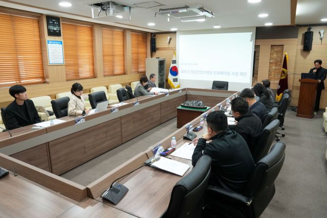 청년창업농업 정착 지원 방안을 논의하는 간담회가 시의회에서 열리고 있다. 포천시의회 제공