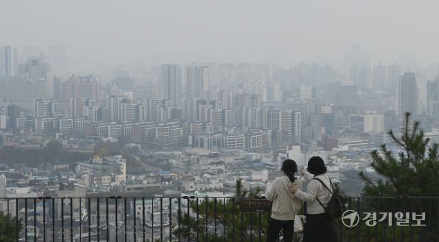 미세먼지와 초미세먼지 나쁨을 보인 하루 [포토뉴스]