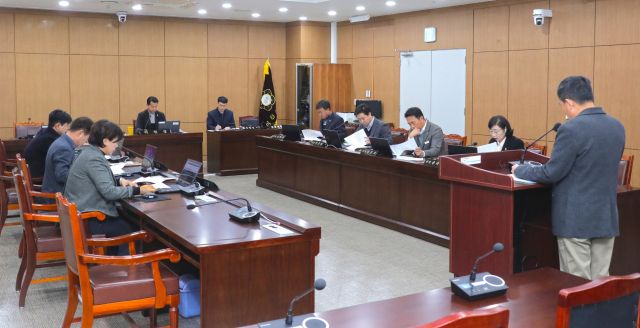 이천시의회가 제257회 임시회 폐회 중 제1차 의회운영위원회를 열고 오는 12월 1일부터 열리는 제258회 제2차 정례회 일정을 의결했다. 이천시의회 제공
