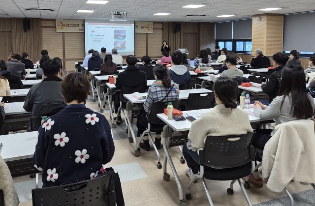 이천교육지원청이 지역 내 유·초·중·고등학교 업무담당 교원을 대상으로 2025 학교자율과제 성장나눔의 날 행사를 진행했다. 이천교육지원청 제공