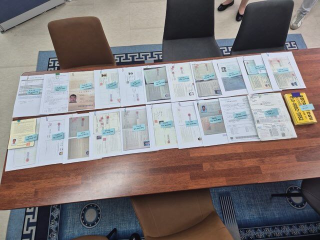 인천경찰청이 압수한 종합건설면허. 인천경찰청 제공