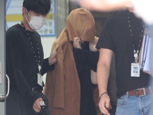 뉴질랜드에서 어린 남매를 살해하고 시신을 유기한 혐의를 받는 피고인의 모습. 연합뉴스