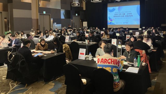 최근 인천 연수구 홀리데이인송도 호텔에서 열린 ‘2025년 인천 식품·소비재 해외바이어 초청 수출상담회’에서 바이어들이 수출 상담을 하고 있다. 한국무역협회 제공