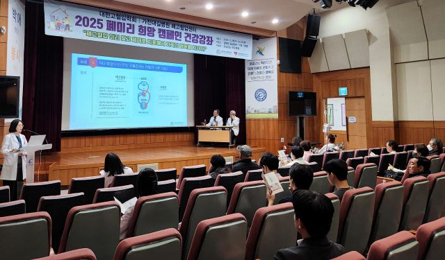 가천대 길병원 교수진이 건강강좌를 하고 있다. 가천대 길병원 제공