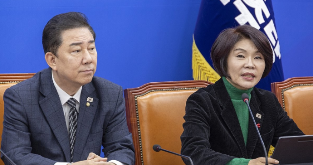 더불어민주당 한정애 정책위의장이 27일 국회에서 열린 원내정책회의에서 발언하고 있다. 연합뉴스