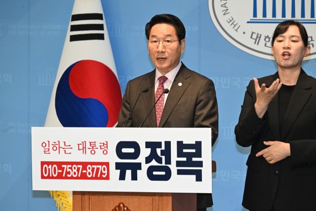 유정복 인천시장이 지난 4월 국민의힘 대통령 후보 경선 출마 당시 국회에서 대국민호소문을 발표하고 있다. 경기일보 DB