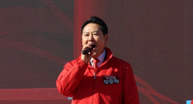 국민의힘 장동혁 대표가 29일 오전 경남 김해 진영운동장에서 열린 '국민의힘 경남도당 당원단합 한마음체육대회'에서 축사를 하고 있다. 연합뉴스