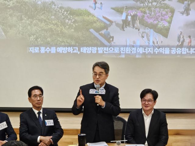 김동연 경기도지사가 3일 열린 ‘김포 계양천 저류지 착공 및 공공RE100 도입 현장 설명회’에서 발언하고 있다. 오민주 기자