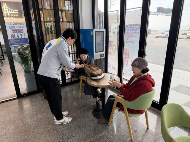 한국남동발전 영흥발전본부는 최근 행정안전부가 지정한 ‘지진안전주간’을 맞아 인천 옹진군 영흥면에서 국민행동요령 홍보 캠페인에 나섰다. 영흥발전본부 제공