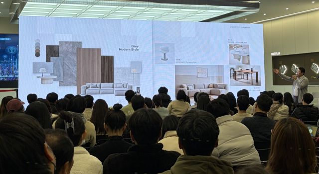 지난 29일 인천 서구 부천대장 주택전시관에서 열린 인테리어 특강에서 부천대장A7・A8 블록(BL) 아파트의 입주예정자들이 강의를 듣고 있다. LH 인천본부 제공