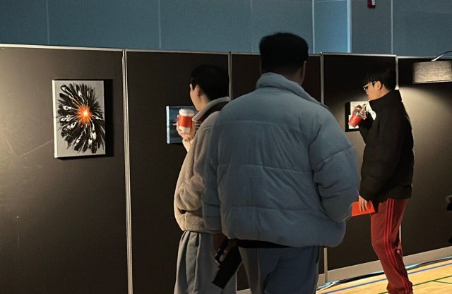 한국폴리텍대학 성남캠퍼스에 마련된 서울예대 학생들의 미술작품. 한국폴리텍대학 성남캠퍼스 제공