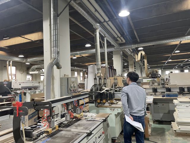 인천 남동구 직원들이 간석동, 구월동, 고잔동 일대의 환경오염물질 배출사업장을 단속하고 있다. 남동구청 제공