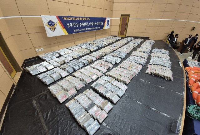 4월2일 동해지방해양경찰청·서울본부세관 합동수사단이 강릉 옥계항서 압수한 코카인. 연합뉴스