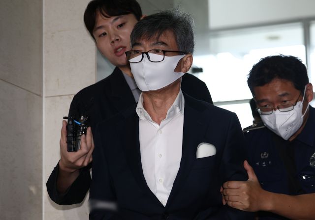 이종호 전 블랙펄인베스트 대표가 지난달 12일 참고인 신분으로 조사받기 위해 서울 서초구 순직해병 특별검사팀에 출석하고 있다. 연합뉴스