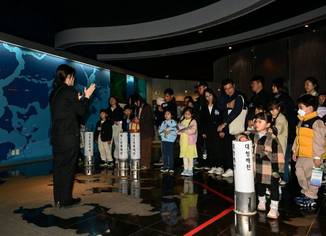 해군 제2함대사령부가 평택 지역 다문화 가정을 대상으로 열린 안보의식 함양 행사를 개최했다. 해군 2함대 제공