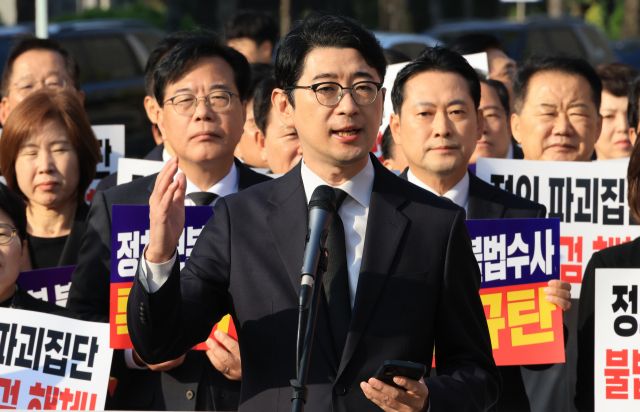 10월30일 서울 서초구 서울고검 인근에서 발언하는 주진우 의원. 연합뉴스