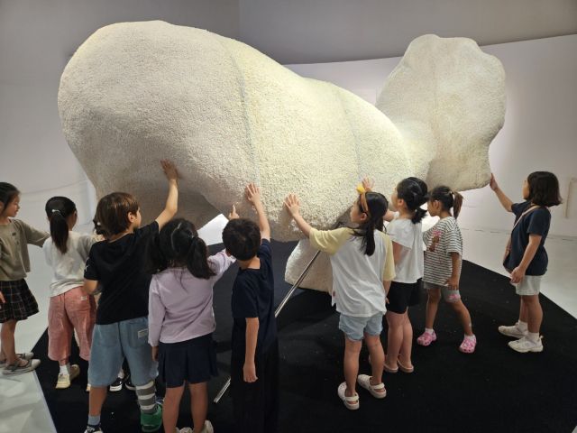 늘바라봄공유학교에서 운영하는 도자기 토요프로그램의 모습. 김포교육지원청 제공